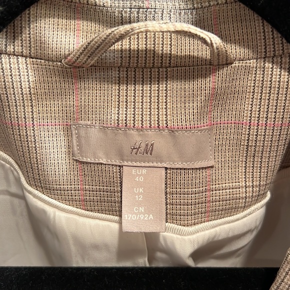 Neutral Glenn plaid H&M fitted classic blazer with pink accent sz 8 - Picture 2 of 6